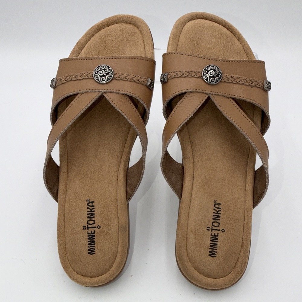 Minnetonka Sandals Women's Slip On Tan  Leather Open Toe Size 11M Thongs 5902235